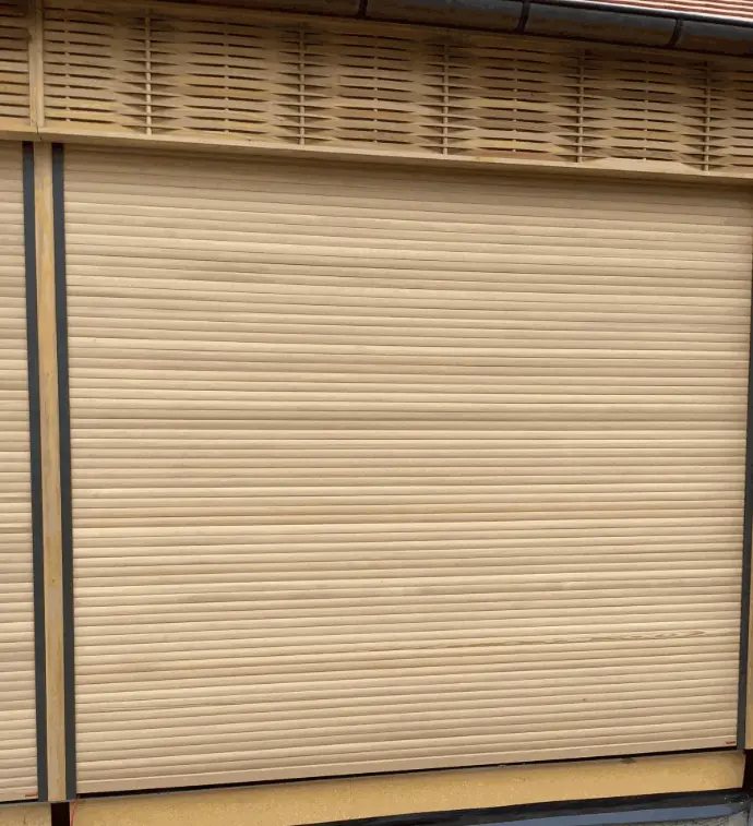 Holzrollladen